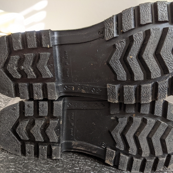 Burberry Rain Boots (slightly used) - Picture 8 of 8